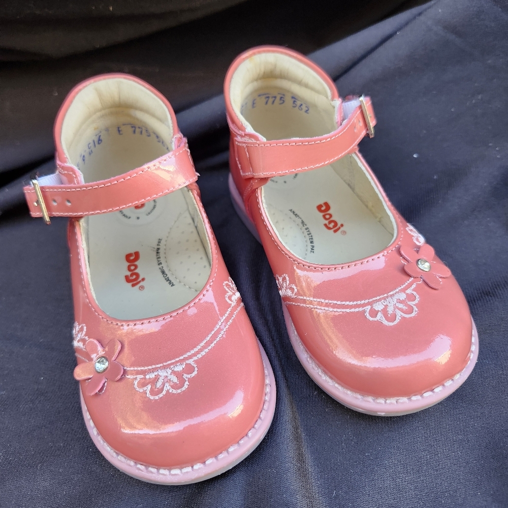 Pink Girls Leather Shoes Size 10